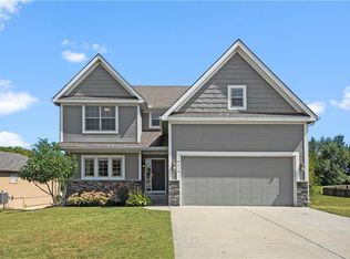 18419 Rock Creek Dr, Smithville, MO 64089