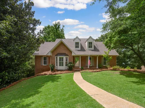 2704 Old Looney Mill Cir, Birmingham, AL 35243