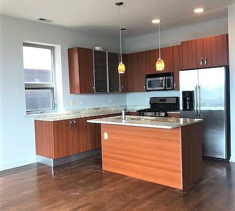 3rd image of 908 N Ashland Ave APT 3