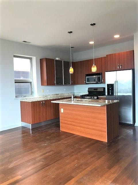 1st image of 908 N Ashland Ave APT 3