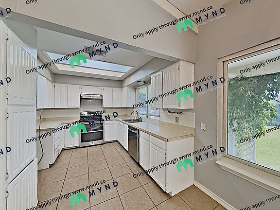 5th image of 914 Lemontree Dr #1