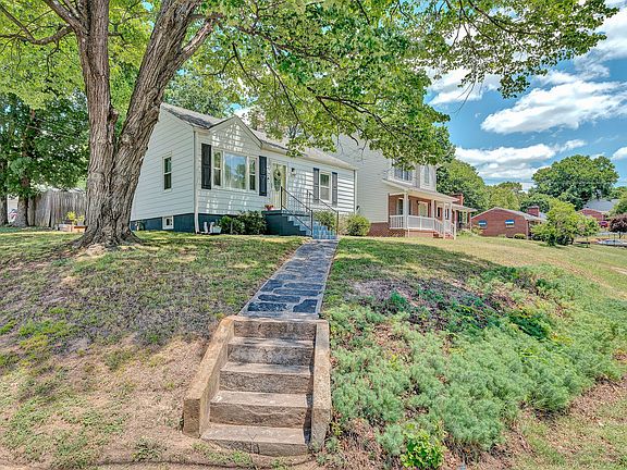 2nd image of 3402 Westmoreland Dr