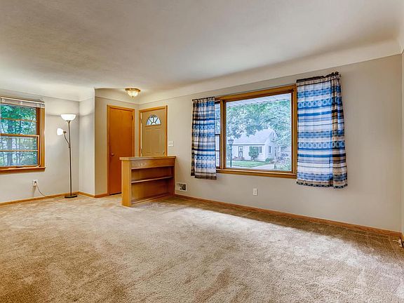 5th image of 1611 Ross Ave