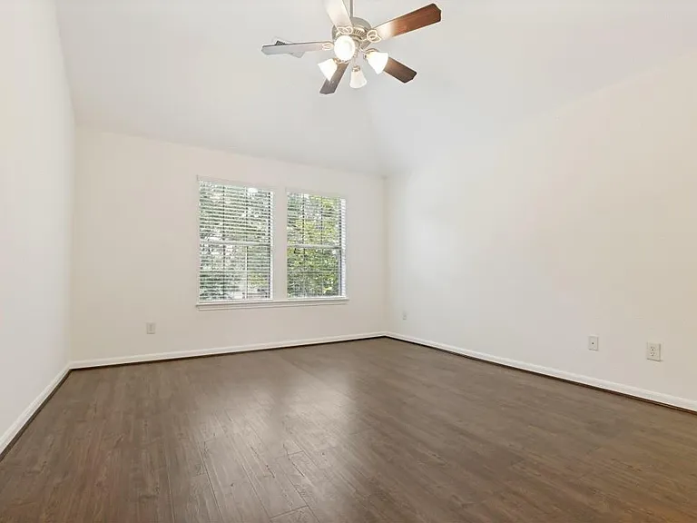 9318 Rainbluff Ln — Photo 25