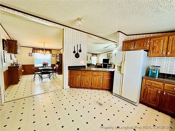 5th image of 225 Angel Dr
