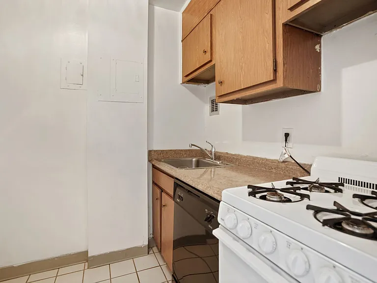 1121 Arlington Blvd #229 — Photo 7