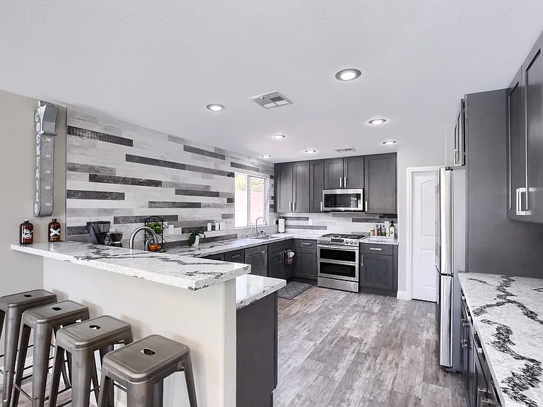 10555 Lilac Tree Ave — Photo 18