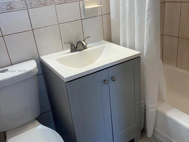 1101 NE 5th St #1 — Photo 3