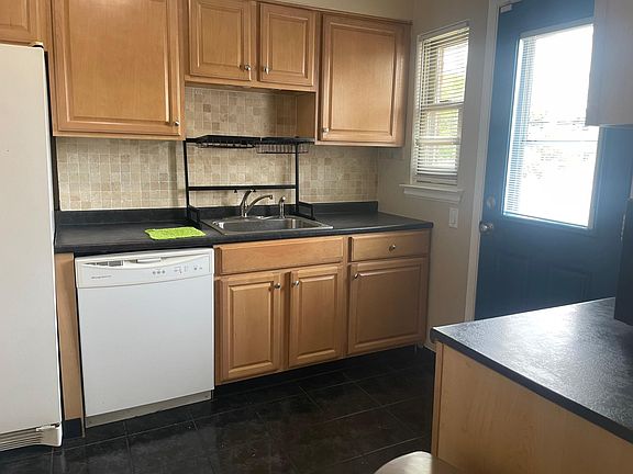 4th image of 1059 Lorraine Dr