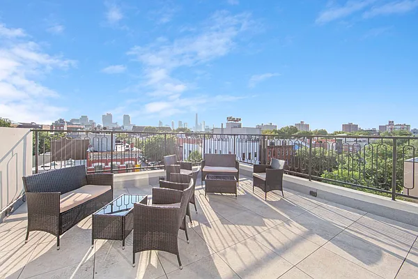 Rented by SpaceReqs LLC | media 21