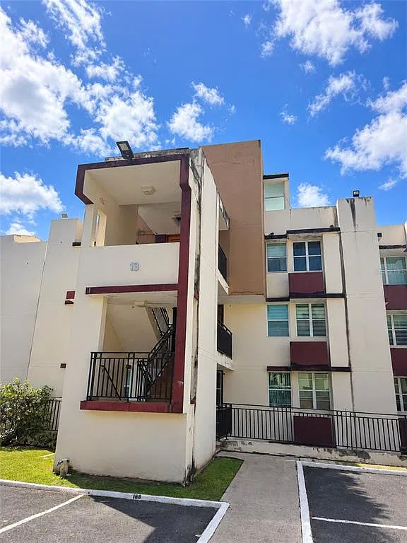 3 bed, 2.0 bath, 1584 sqft, $2,000 — Photo 1