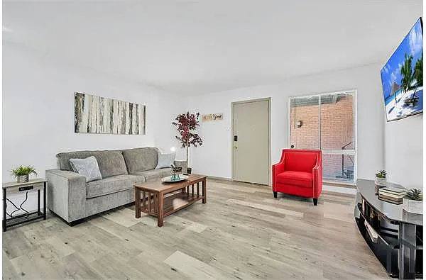 Building Photo - 5647 Gaston Ave #117