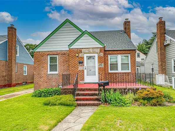 154 Randolph Avenue, Franklin Square, NY 11010