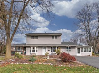 64 Stillwell Rd, Kendall Park, NJ 08824