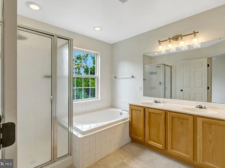 7057 Sauvage Ln — Photo 33