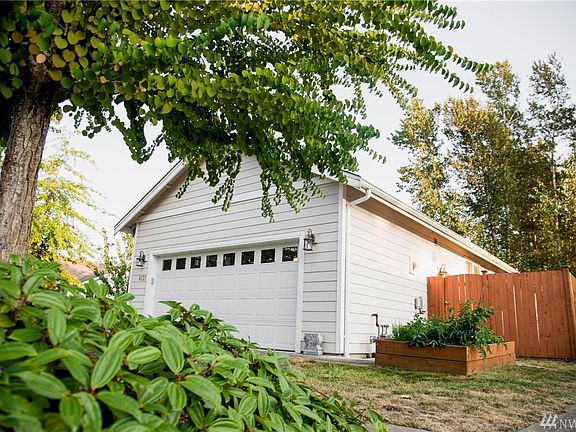 Private garden zone, backdrop of forest, simple lifestyle in Bellingham's best-kept-secret hidden spot.