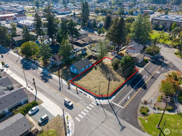 222 Washington Avenue N, Eatonville, WA 98328