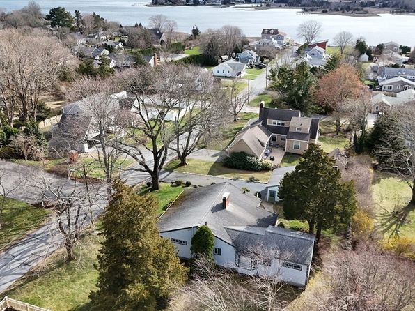 38 Highland St, Dartmouth, MA 02748