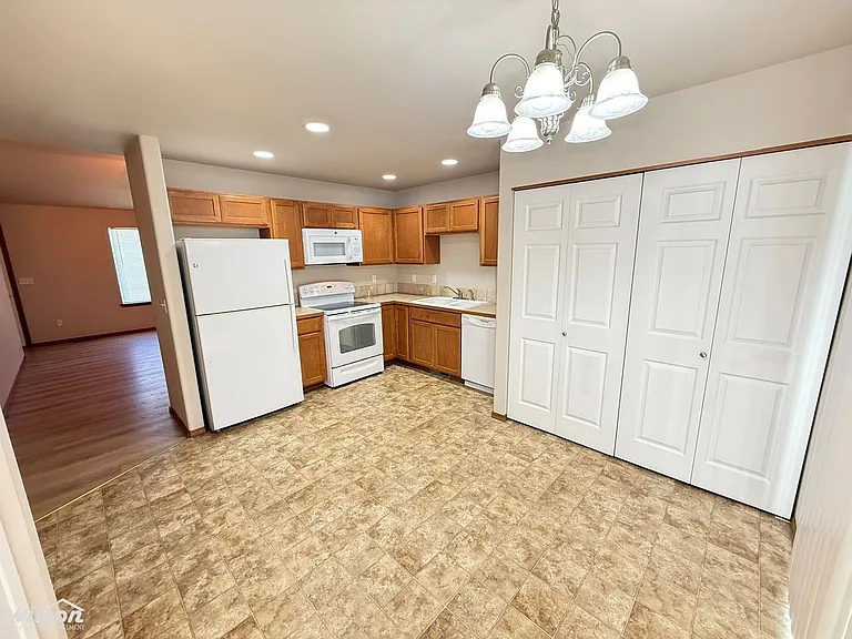 1900 Wellington Dr — Photo 7