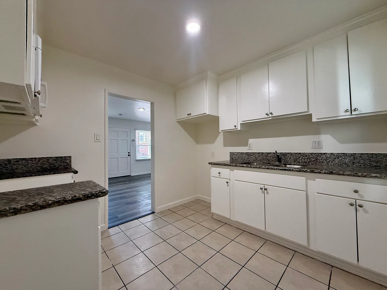 Studio, 500 sqft, $1,595 — Photo 3