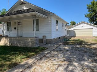 1105 W Adams St, Taylorville, IL 62568