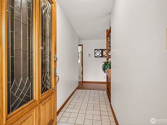 3rd image of 807 Jefferson Avenue NE