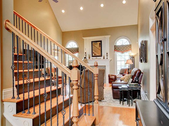 5th image of 833 Salisbury Way