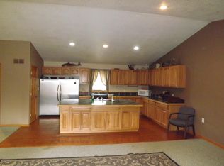 13196 135th St, Muscatine, IA 52761