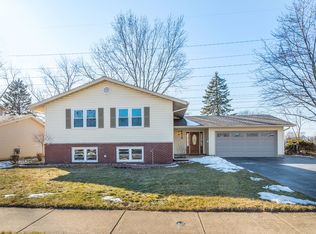 6418 Macarthur Dr, Woodridge, IL 60517