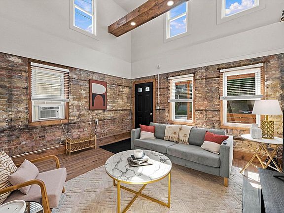 3rd image of 1850 N Warren AVENUE