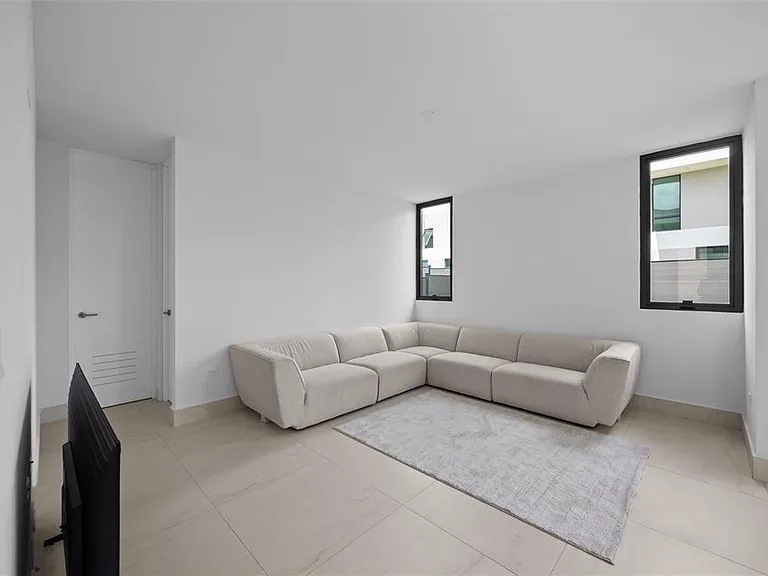 135 Salonga St — Photo 7