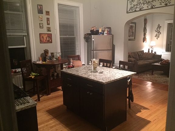 3rd image of 843 N Winchester Ave APT 1F