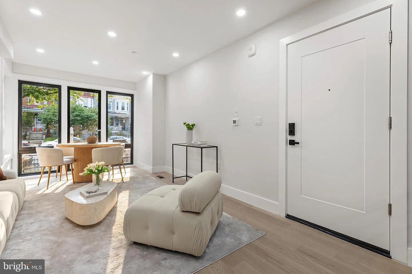 2 bed, 948 sqft, $3,500 — Photo 3