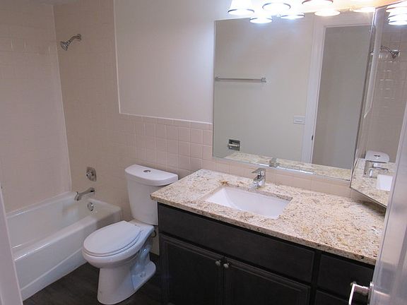 4th image of 1365A N Sterling Ave Unit 104