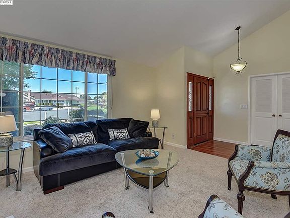 5th image of 32228 Olney Ct
