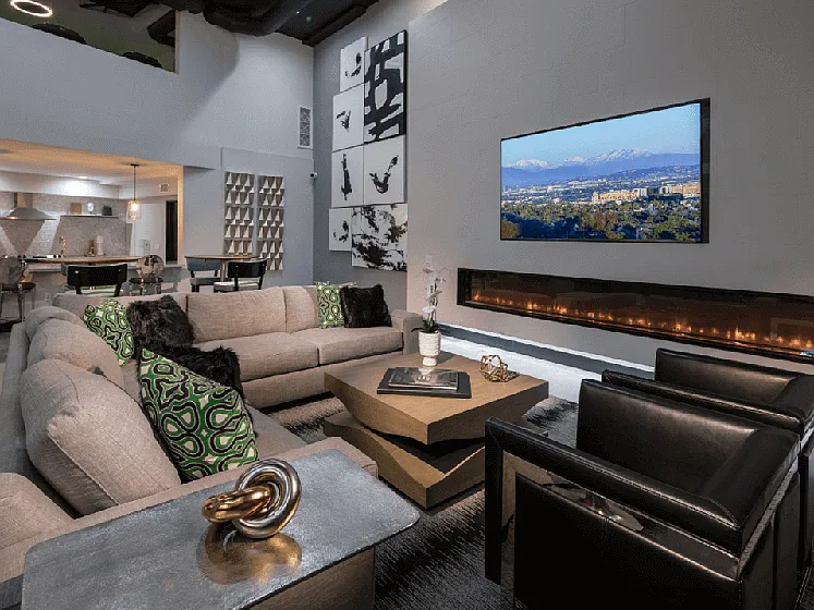 Recroom with Pool Table, Kitchen, Fireplace, 80 inch TV and Wifi