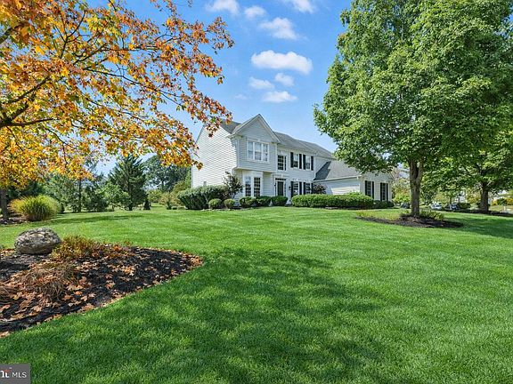 3rd image of 2 Eagleton Farm Rd