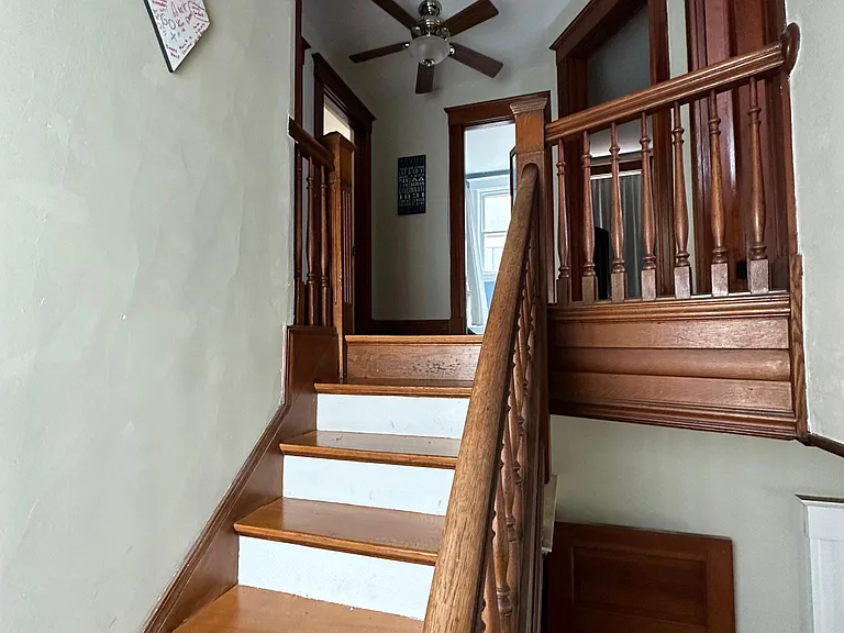 2117 Hudson Ave — Photo 8