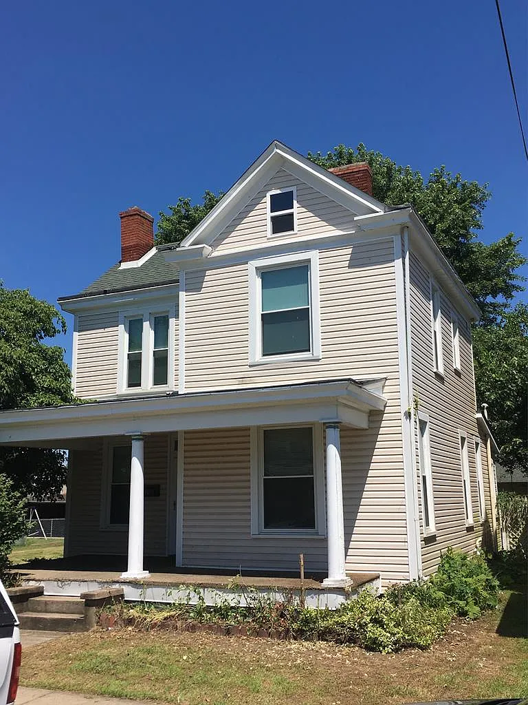 1404 Center St photo 1
