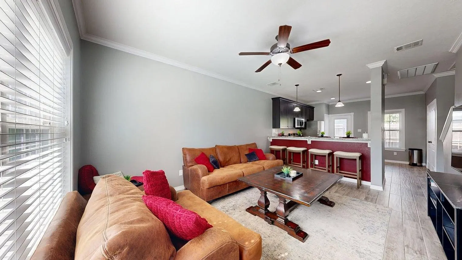 4 bed, 4.0 bath, $5,372 — Photo 1