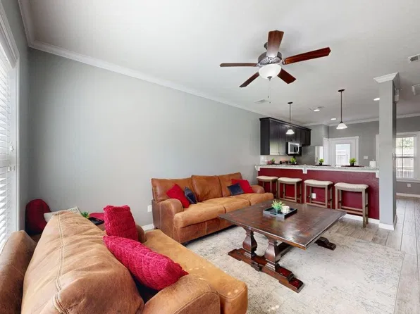 301 Parkway #Id1688197p, College Station, TX 77840