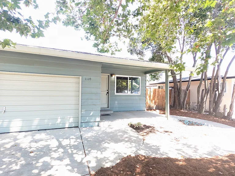 1110 Anderson Rd — Photo 2
