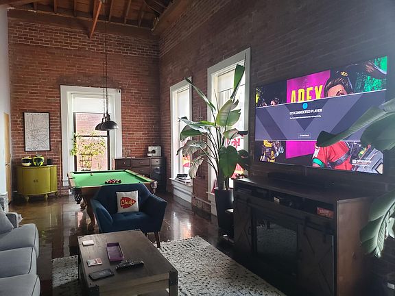 5th image of 113 W 5th St #301