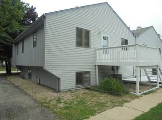 3693 Grandview Ave, Gurnee, IL 60031