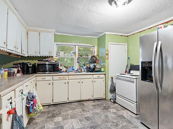 5th image of 305 Southview Dr