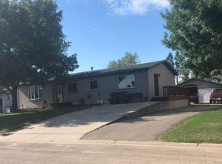414 3rd St NE, Surrey, ND 58785