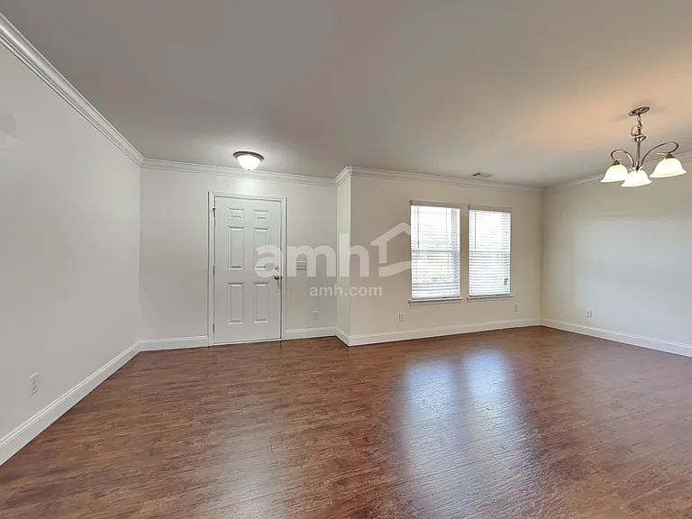 126 Roseberry Cir — Photo 6