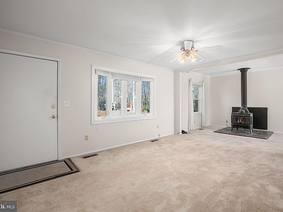 3rd image of 618 Hope Rd