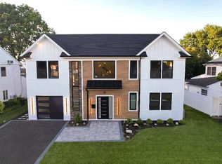 33 Page Ln, Westbury, NY 11590