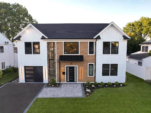 33 Page Lane, Westbury, NY 11590